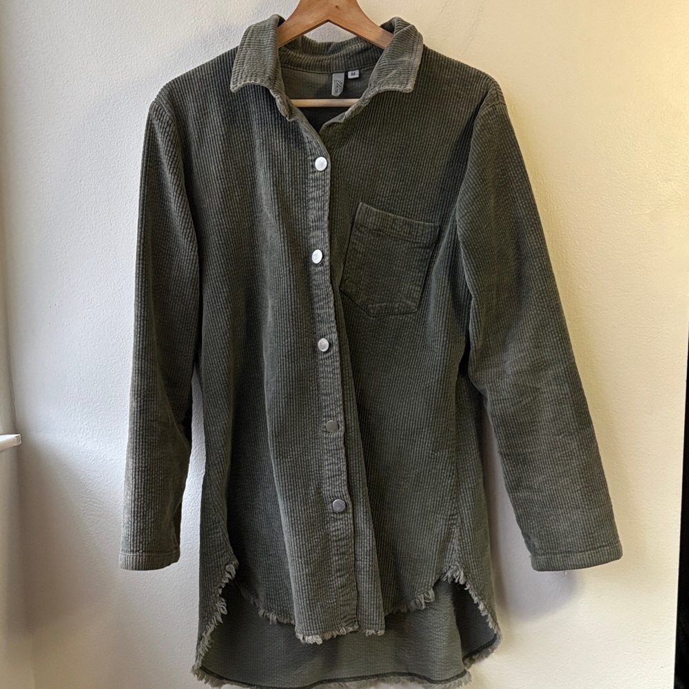 Elan Women’s Green Corduroy Shacket Size Medium